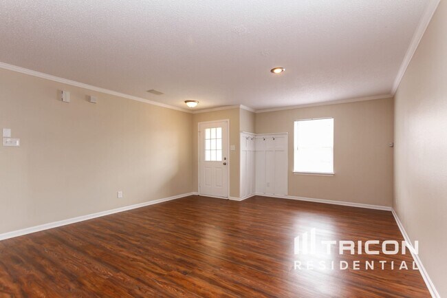 Building Photo - 10396 Waverly Dr