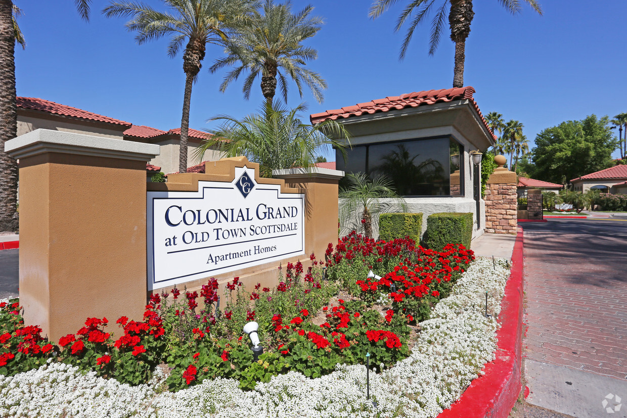 Colonial Grand At Old Town Scottsdale Apartments