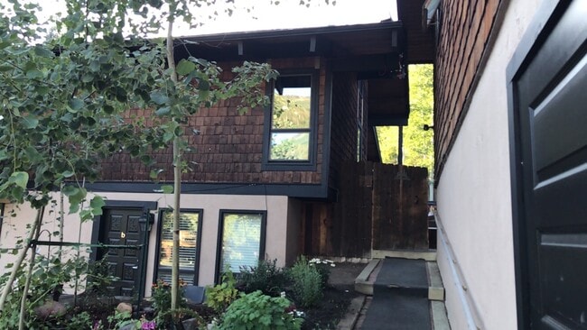Building Photo - 1806 W Gore Creek Dr