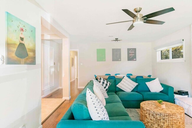 Foto del edificio - 1919 Puritan Dr