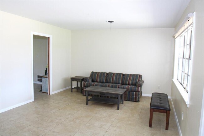 Building Photo - 712 Northridge St