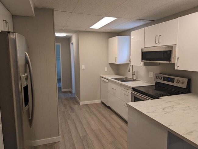 Photo du bâtiment - 45574 Lewis Ave