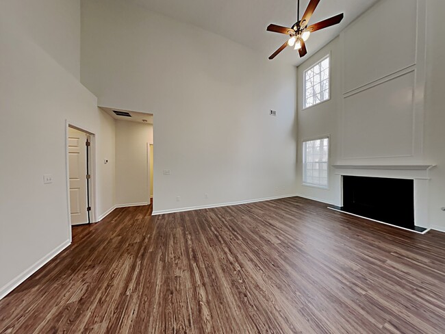 Building Photo - 2207 Saint Albans Place