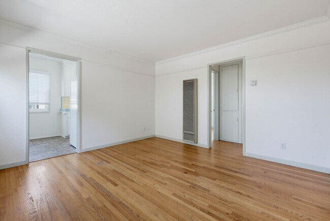 Foto del edificio - 4449 Dawson Ave