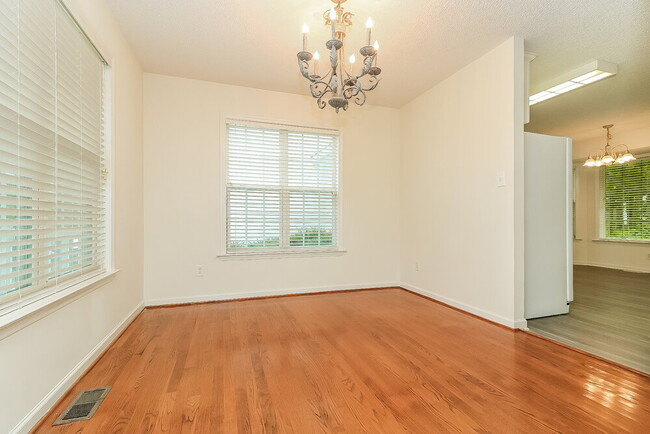 Building Photo - 6728 Oviedo Dr
