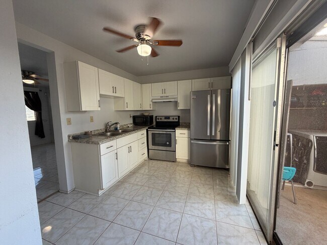 Foto del edificio - Bright Two Bedroom in Ewa Beach