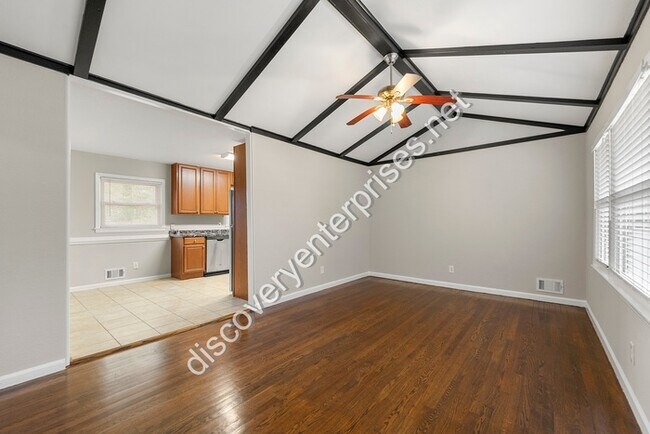 Foto del edificio - 928 Shieldcrest Way