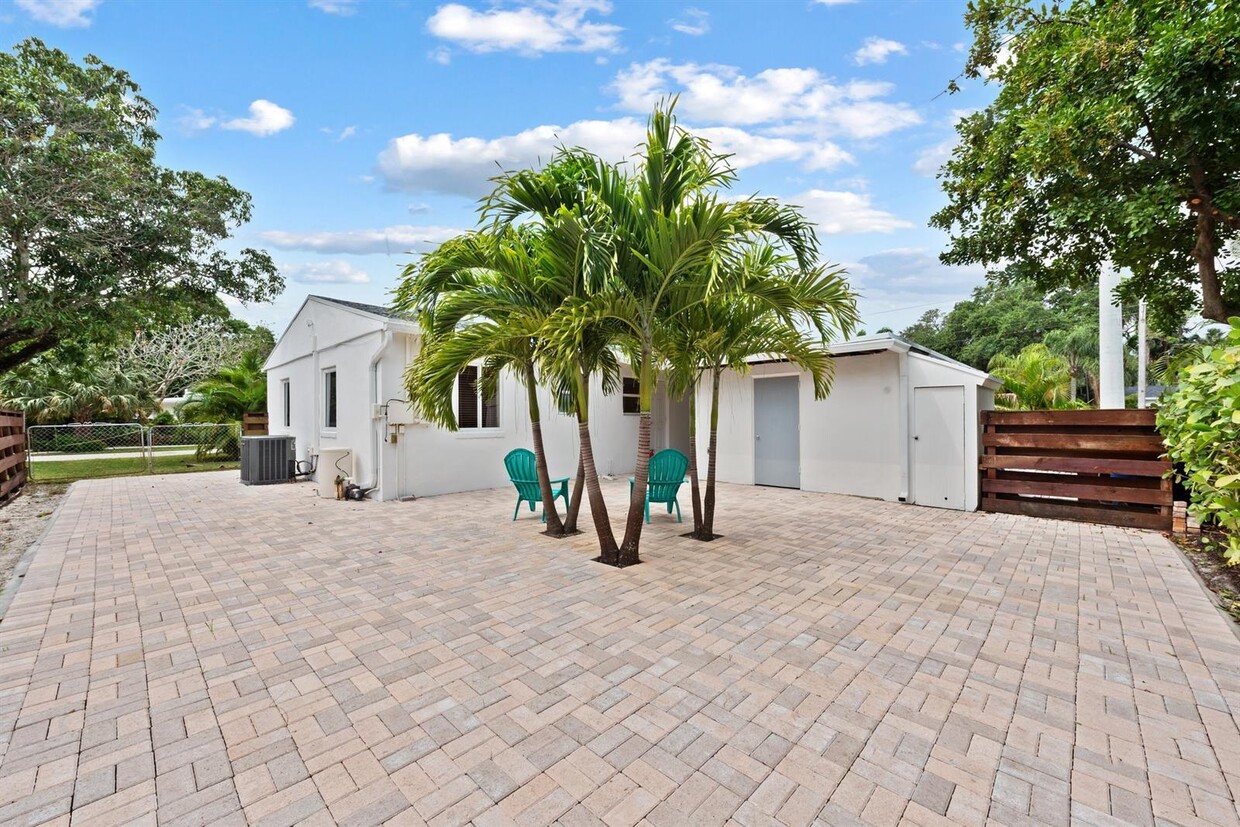 Foto principal - 847 SW 18th Ct