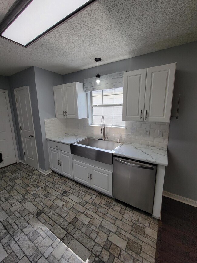 Foto del edificio - 400 Pristine Water Ln