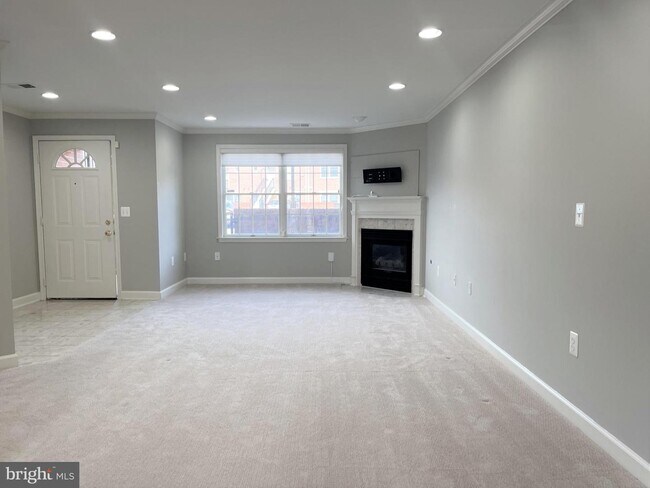 Foto del edificio - 6924 Fairfax Dr