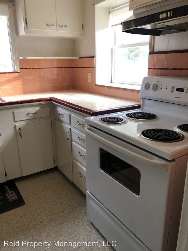 Building Photo - 3 br, 2.5 bath House - 1555 Fairgrounds Road