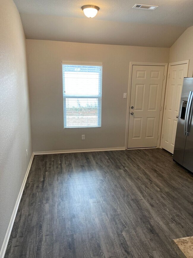 Foto del edificio - Three Bedroom | Two Bathroom Home in Conrad Court