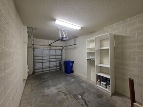 Building Photo - 1069 Normandie Way