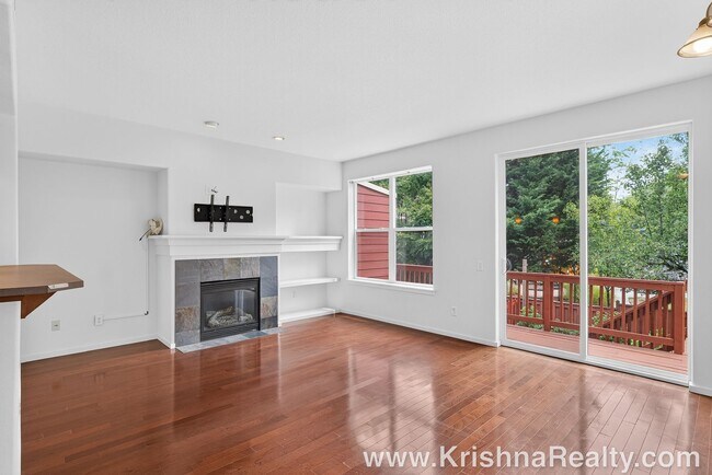 Building Photo - Gorgeous 3 BD | 2.5 BA Townhome | Popular Amberglen Townhomes Neighborhood | Beautiful Backyard |...