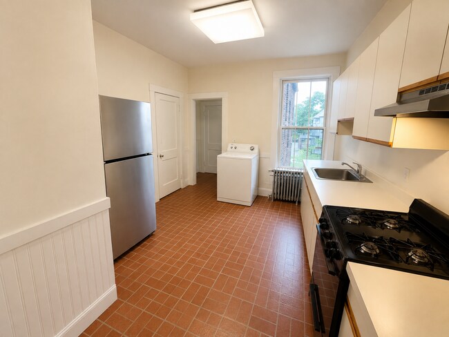 Building Photo - 106 Strathmore Rd