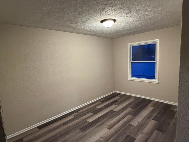 Building Photo - 863-863 N Central Dr