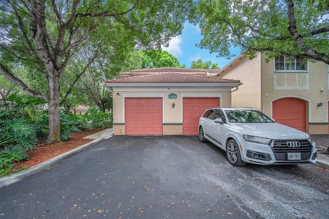 Foto del edificio - 2498 Centergate Dr