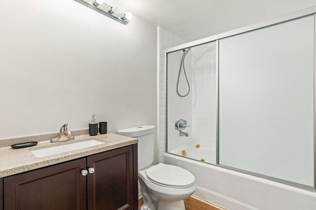 Foto del edificio - 10777 Ashton Ave