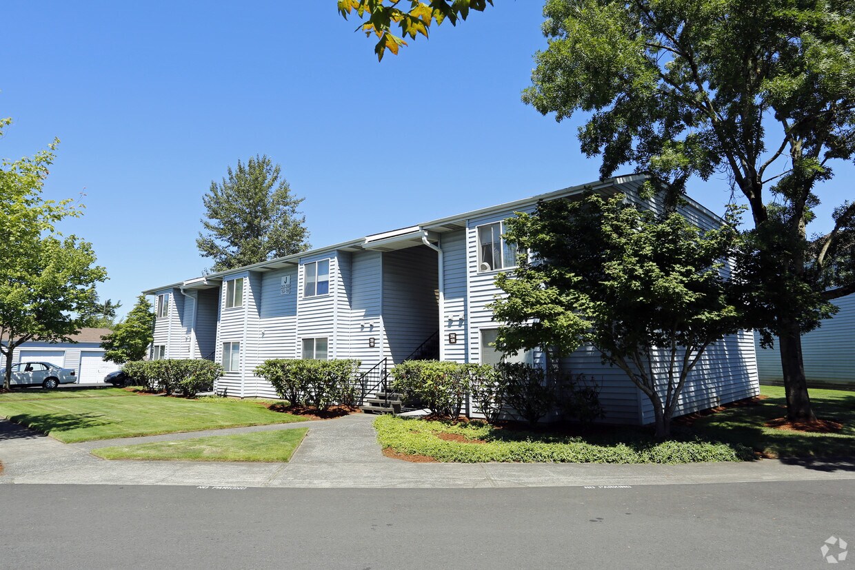 Sandstone Manor Apartments 16677 NE Russell St Portland, OR