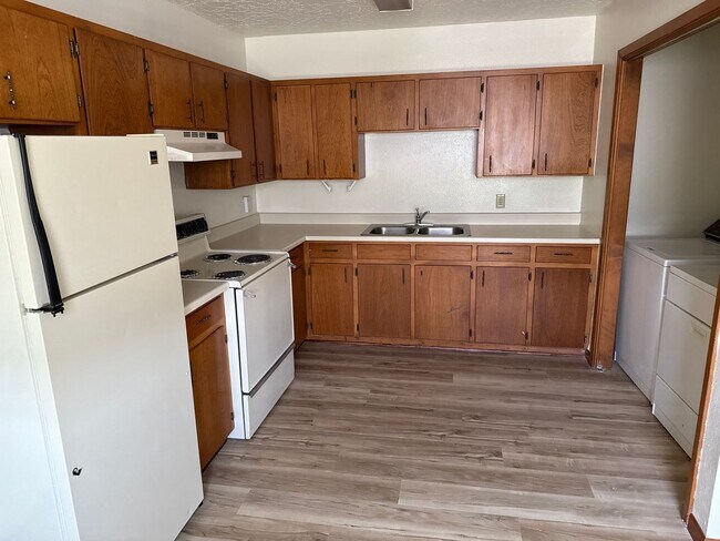 Building Photo - TRIPLE C - 1513