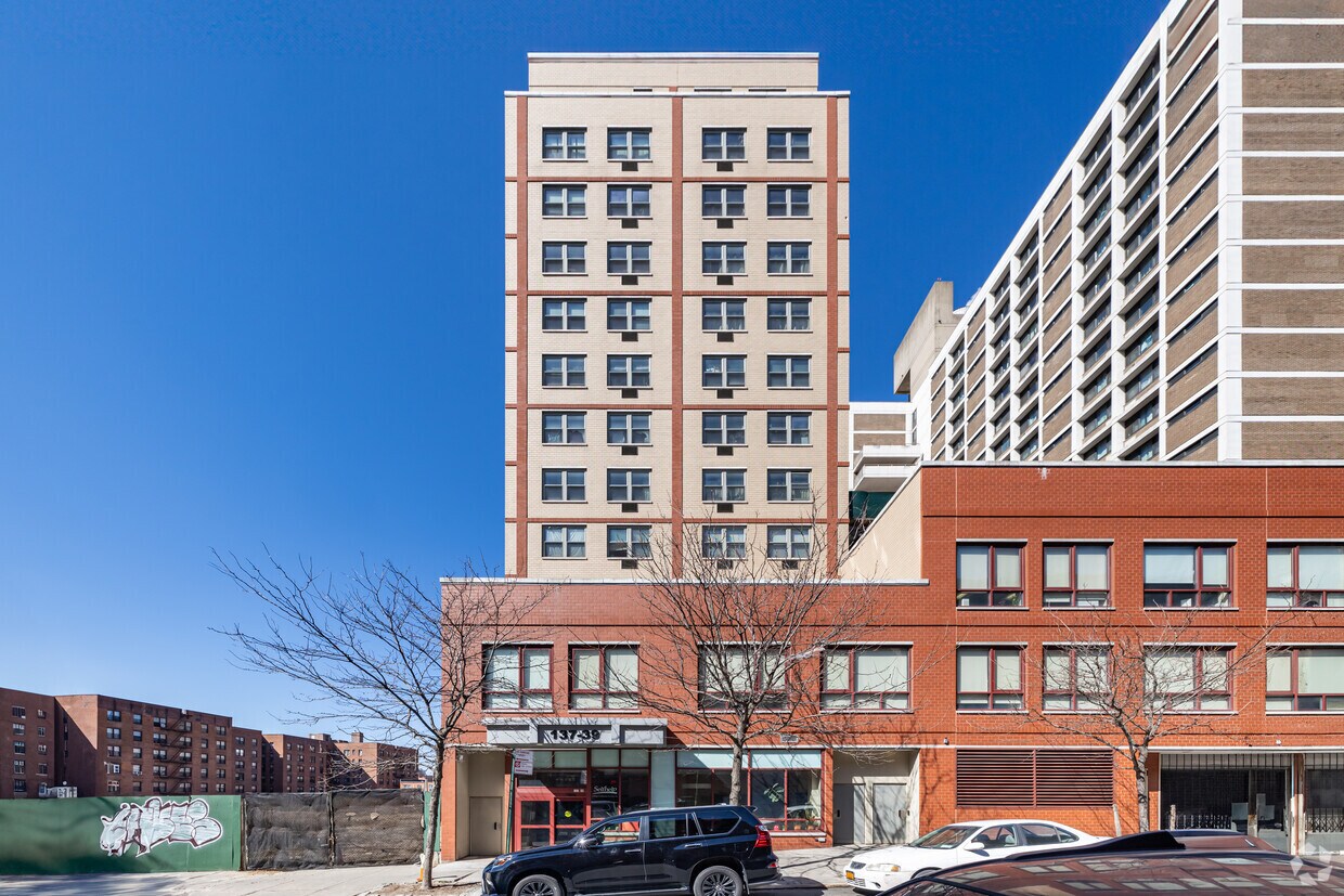 Building Photo - 13739 45th Ave
