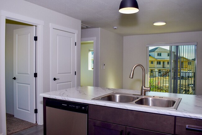 Foto del edificio - 1987 Sky Park Dr