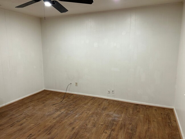 Foto del edificio - 1025 W Terry St