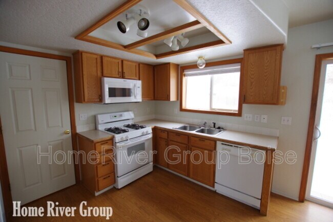 Building Photo - 6521 W Parapet Dr