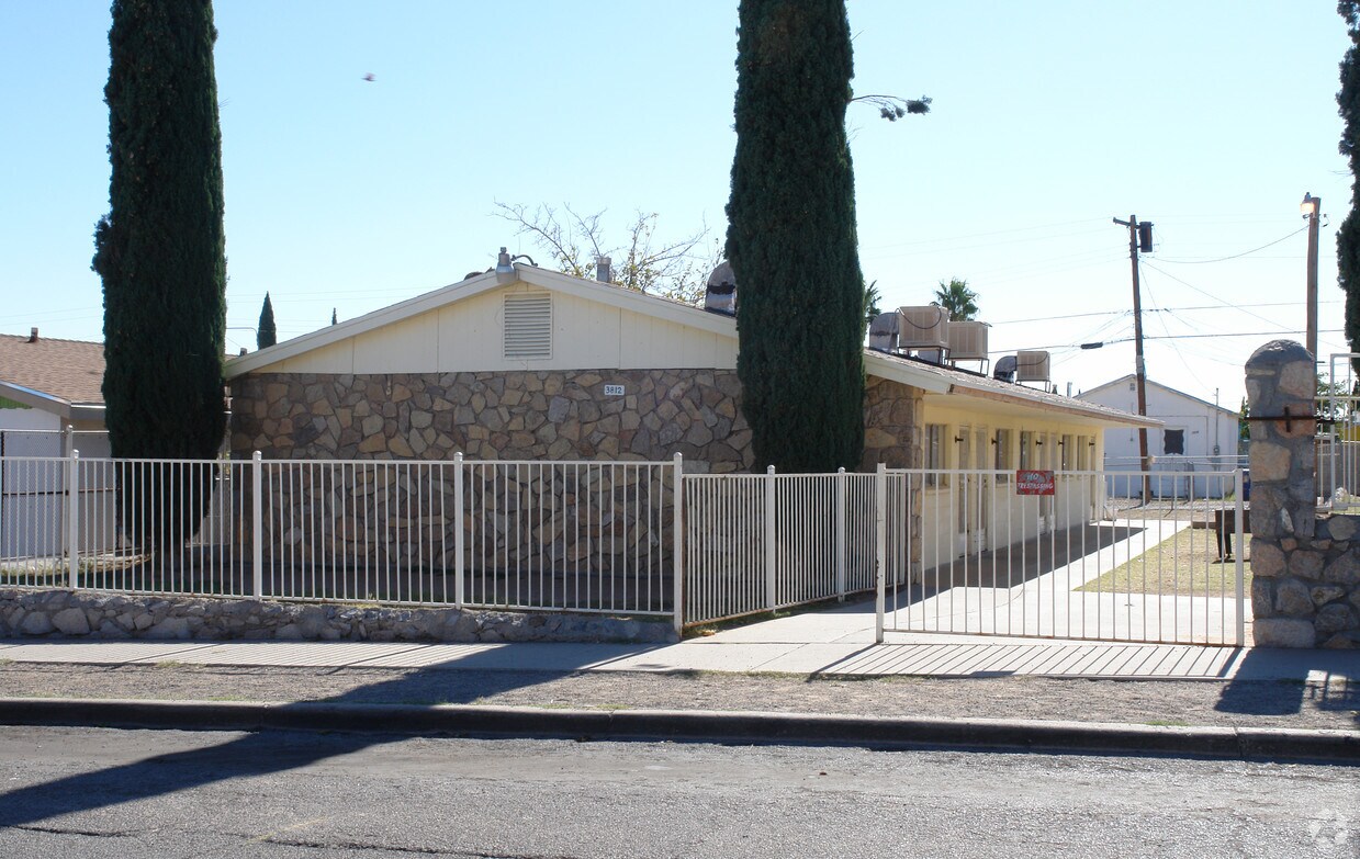 Primary Photo - 3808-3812 Truman Ave