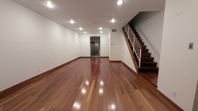 Building Photo - 2405 34th St