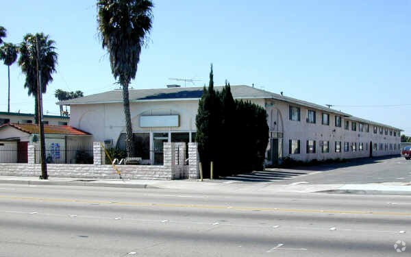 Foto principal - 14041 Newland St