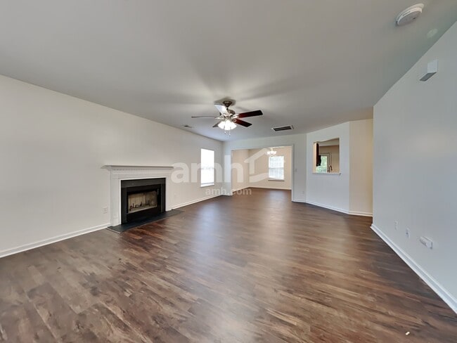 Building Photo - 425 Green Park Ln