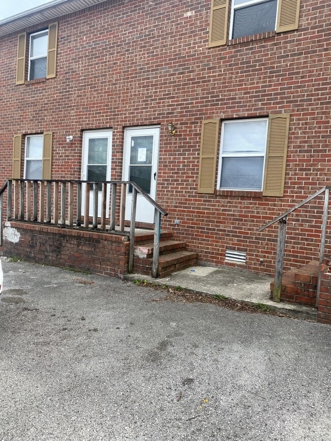 Building Photo - 540 W Stevens St