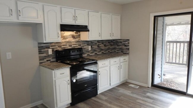 Building Photo - 1813 Glenn Hendren Dr