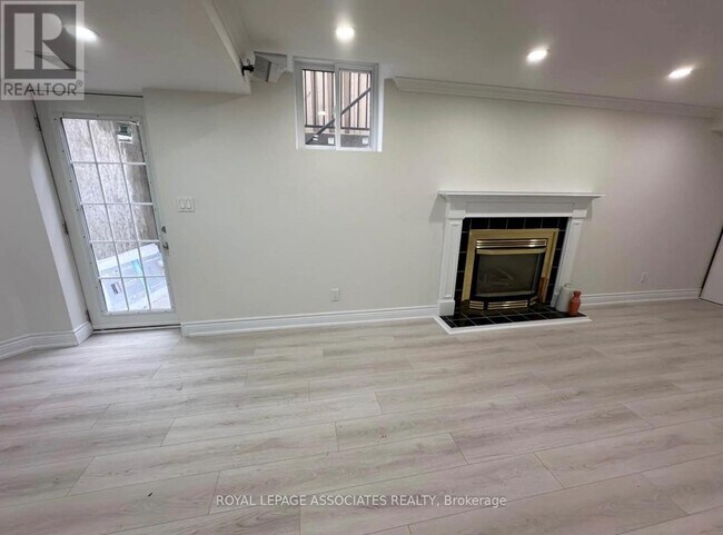 Building Photo - 17 Leeward Dr