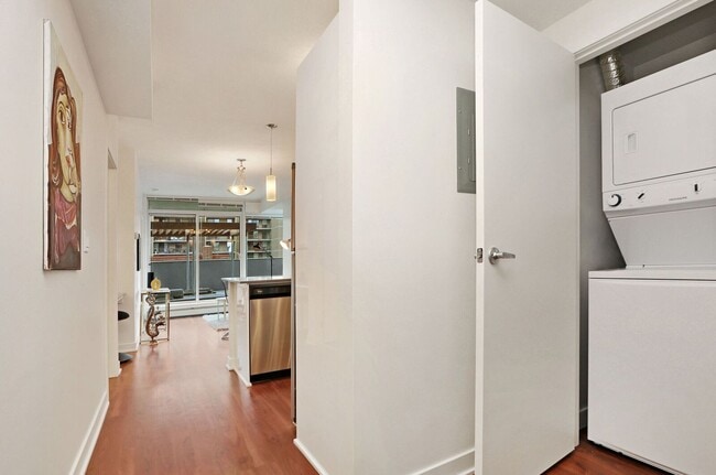 Building Photo - 1215 Apartments