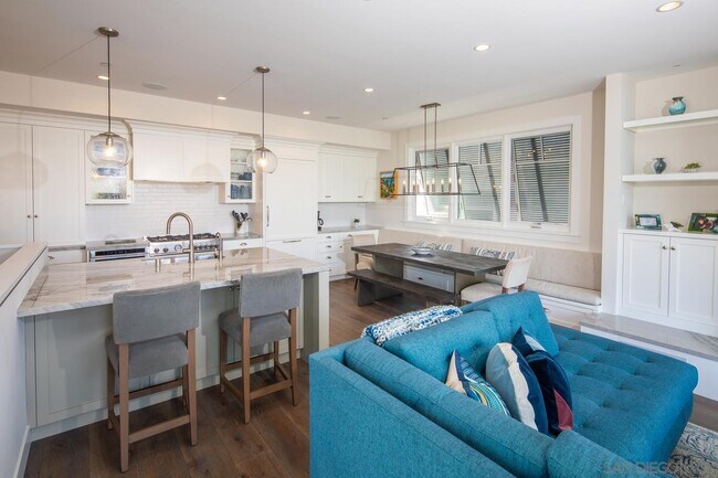 Building Photo - 801 Olive Ave