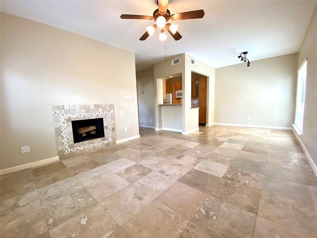 Building Photo - 2025 Augusta Dr