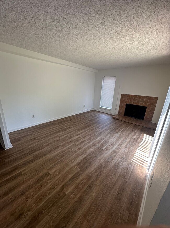 Building Photo - 1725 Ridge Oak Pl