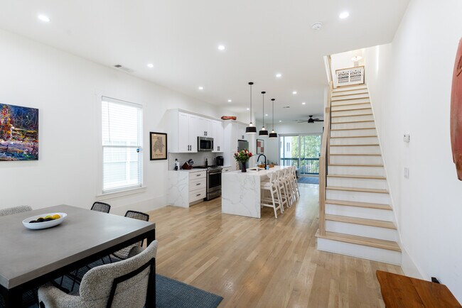 Foto del edificio - 608 Woodward Ave SE