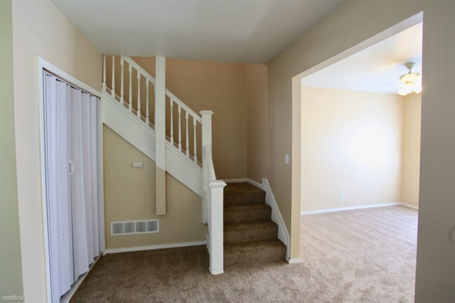 Building Photo - 3 br, 1 bath  - 6342 Otis St Unit B