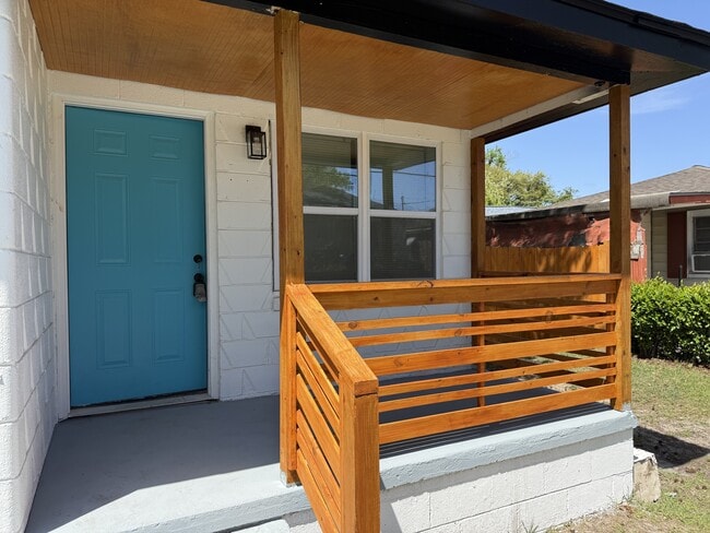 Foto del edificio - 239 Jenks St