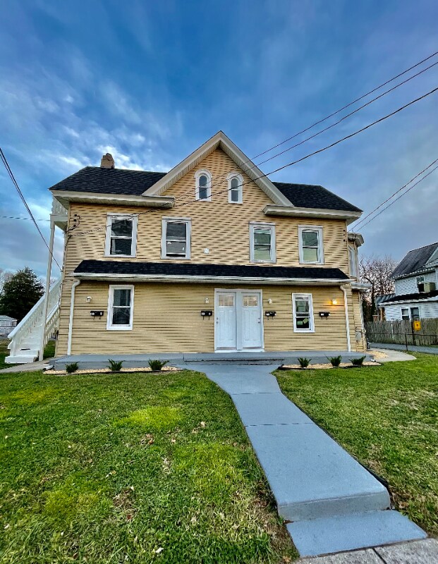Primary Photo - 118-118 S Main St