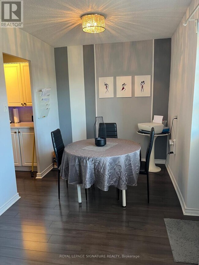 Photo du bâtiment - 2485 Woking Crescent