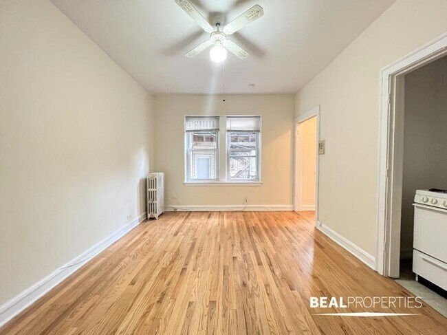 Building Photo - 0 bedroom in CHICAGO IL 60657