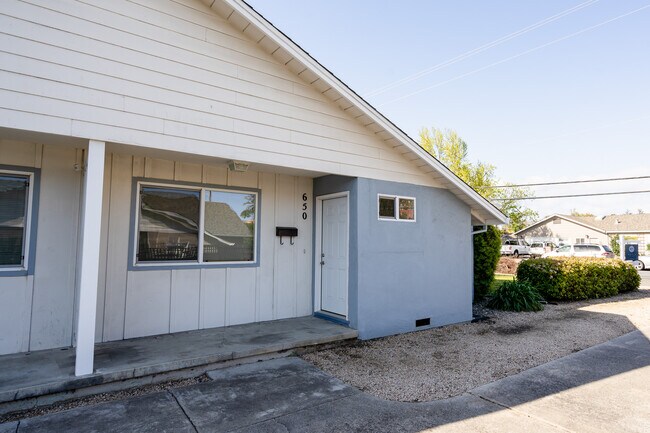 Building Photo - 650 Cypress Ave