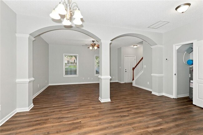 Foto del edificio - 8648 Thomas Ln