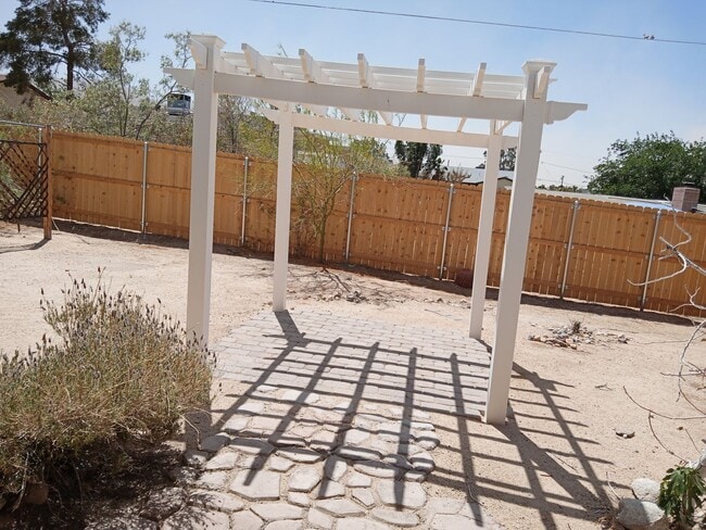 Building Photo - A 3 Bedroom 2 Bath Home in Indian Cover Ne...