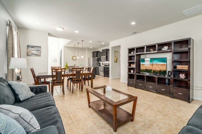 Foto del edificio - 9042 Rhodes St