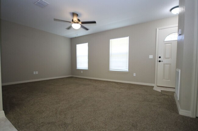 Building Photo - BEAUTIFUL 3 Bd/2Ba Home!!